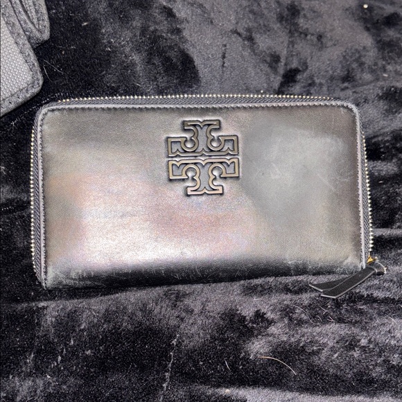 Tory Burch Black soft Leather Zip Wallet needs rehab faded areas - Picture 1 of 6